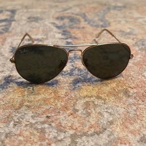Small gold Ray Ban aviator classics